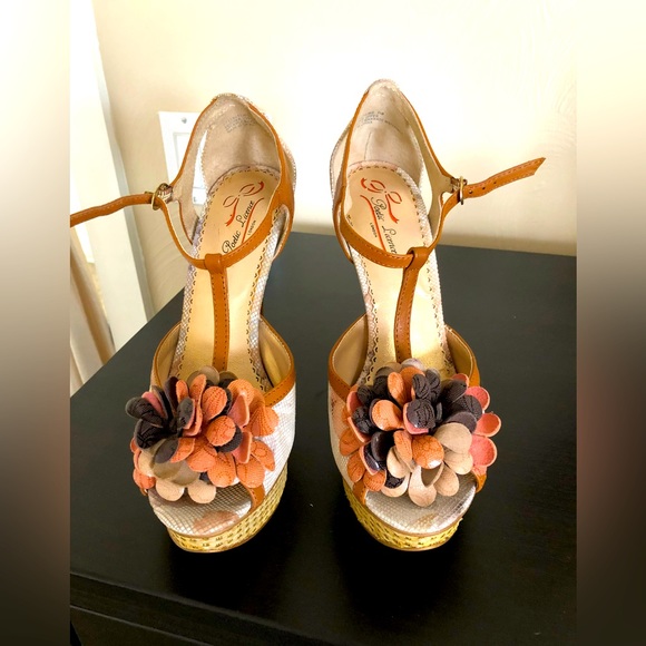 Poetic License “A Fling Thing” Flirty, Flowery heels! - Picture 3 of 12